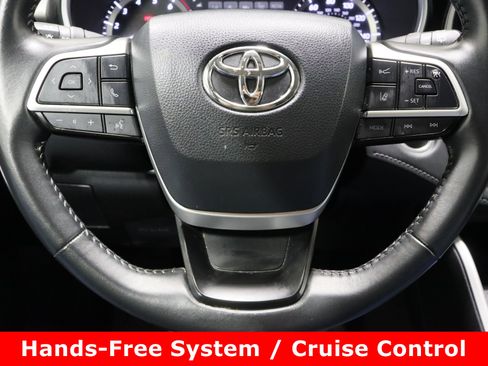Used 2024 Toyota Highlander XLE image 25