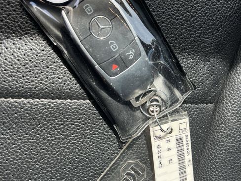 Used 2020 Mercedes-Benz GLC 300 4MATIC image 38