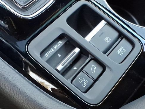 Used 2025 Honda Pilot Black Edition image 29