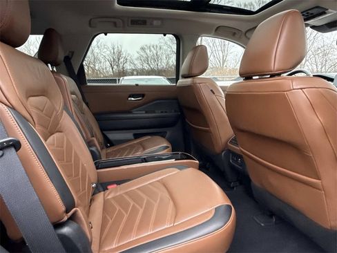 Certified 2022 Nissan Pathfinder Platinum w/ Cargo Package image 11