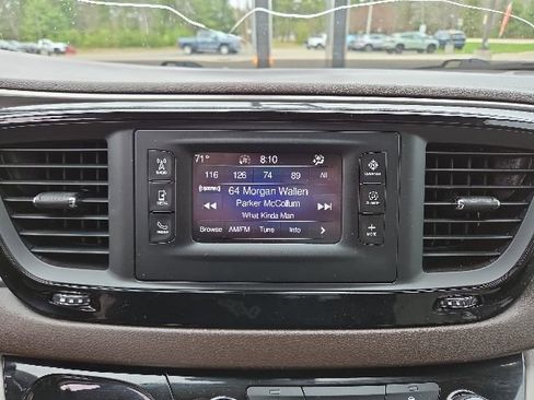 Used 2017 Chrysler Pacifica Touring-L FWD image 51