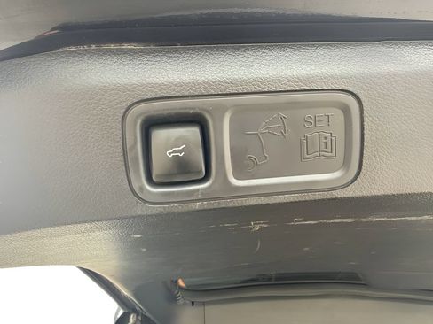 Used 2023 Ford Expedition XLT AWD/4WD image 33