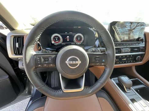 Used 2024 Nissan Pathfinder Platinum image 20