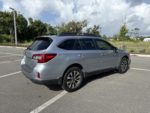 Used 2017 Subaru Outback 3.6R Limited AWD/4WD image 3