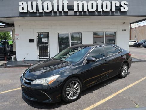 Used 2015 Toyota Camry SE FWD image 1