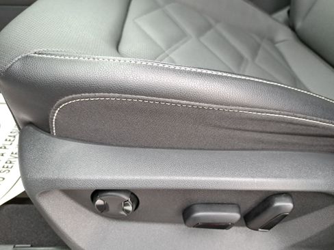 Used 2024 Volkswagen Atlas SE image 28