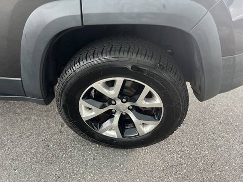 Used 2014 Jeep Cherokee Trailhawk w/ Comfort/Convenience Group AWD/4WD image 10