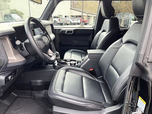 Used 2025 Ford Bronco Outer Banks image 11