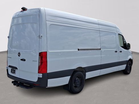 Used 2026 Mercedes-Benz Sprinter 2500 image 4