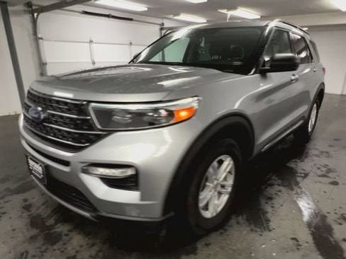 Used 2022 Ford Explorer XLT w/ Equipment Group 202A image 4