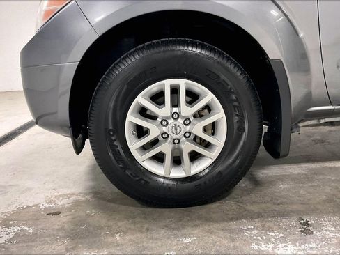 Used 2017 Nissan Frontier SV image 11