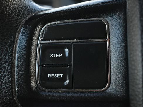 Used 2016 Dodge Grand Caravan SXT image 22