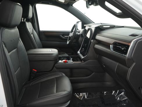 Used 2025 GMC Yukon Denali AWD/4WD image 12