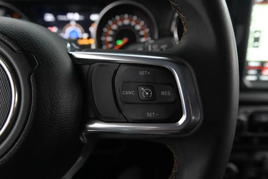 Used 2023 Jeep Gladiator Overland AWD/4WD image 31
