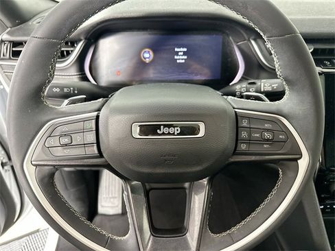 Used 2023 Jeep Grand Cherokee Altitude image 21