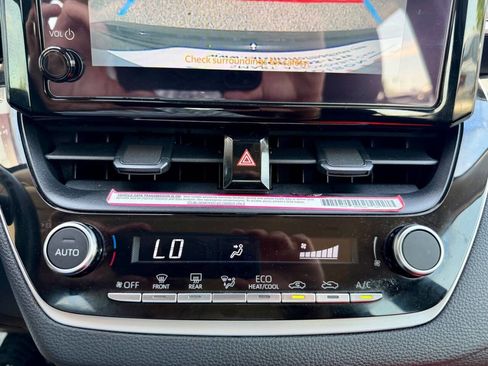 Used 2024 Toyota Corolla LE FWD image 38