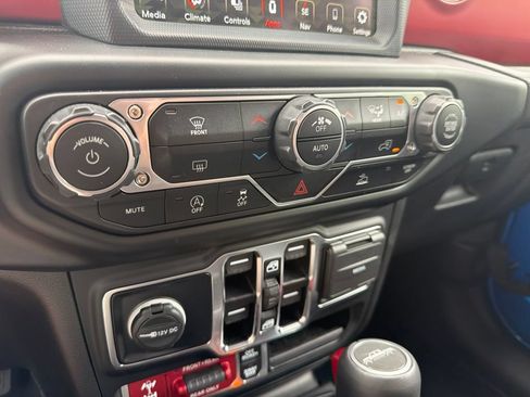 Used 2023 Jeep Gladiator Rubicon w/ LED Lighting Group AWD/4WD image 33