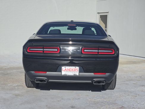 Used 2017 Dodge Challenger R/T image 6