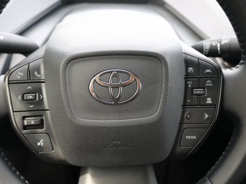 Certified 2025 Toyota Prius LE FWD image 24