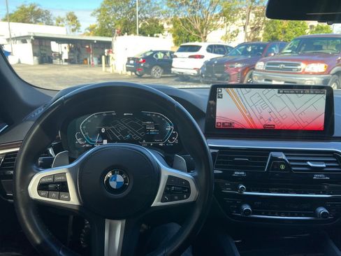 Used 2021 BMW 530e w/ M Sport Package image 14