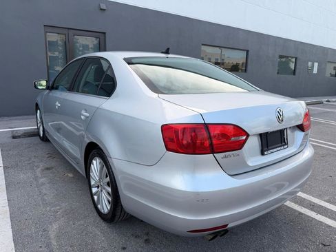 Used 2011 Volkswagen Jetta SEL FWD image 7
