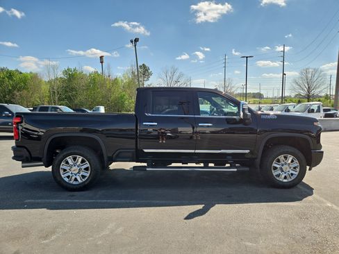 Used 2025 Chevrolet Silverado 2500 High Country w/ Technology Package image 4