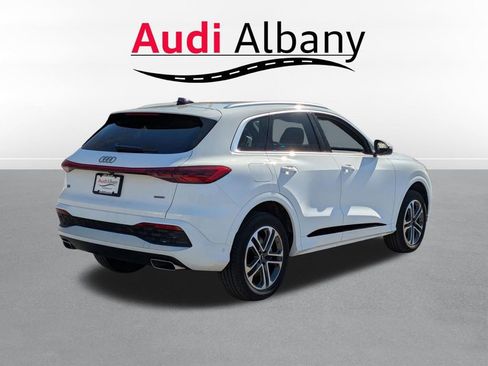 Certified 2025 Audi Q5 Premium w/ Convenience Package AWD/4WD image 6