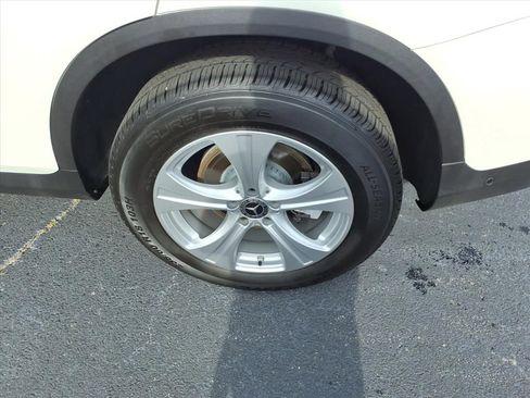 Used 2018 Mercedes-Benz GLC 300 4MATIC w/ Premium Package image 8