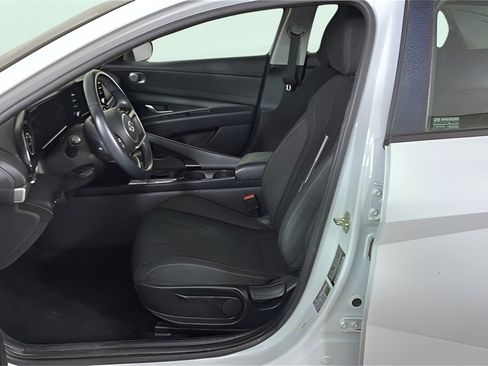 Used 2021 Hyundai Elantra SEL w/ Convenience Package image 7