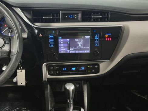 Used 2019 Toyota Corolla LE FWD image 19