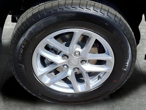 New 2025 Jeep Grand Cherokee Laredo w/ Luxury Tech Group I image 6