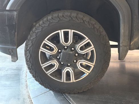 Used 2020 GMC Sierra 2500 AT4 w/ AT4 Premium Package AWD/4WD image 12