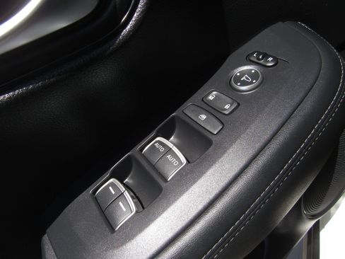 Certified 2024 Honda HR-V EX-L image 23