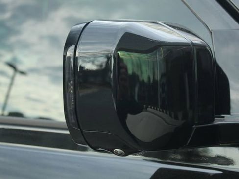 Used 2025 Land Rover Defender 110 X image 13