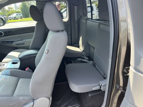 Used 2014 Toyota Tacoma PreRunner w/ SR5 Package RWD image 32