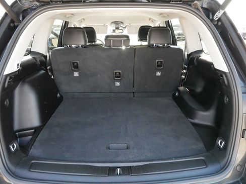 Used 2023 Jeep Grand Cherokee Limited w/ Black Appearance Package AWD/4WD image 18