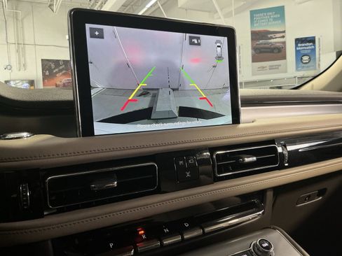 Used 2023 Lincoln Aviator AWD image 20