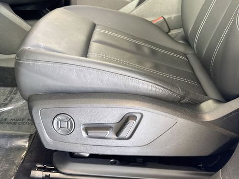 Used 2024 Audi Q4 e-tron Premium Plus image 18