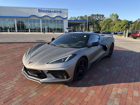 Used 2022 Chevrolet Corvette Stingray Preferred Cpe w/ Z51 Performance Package RWD image 4