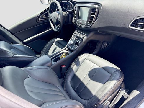 Used 2016 Chrysler 200 Limited w/ Anniversary Edition FWD image 15