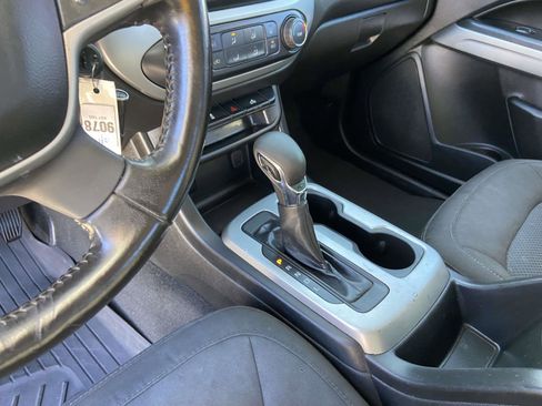 Used 2022 Chevrolet Colorado LT image 10