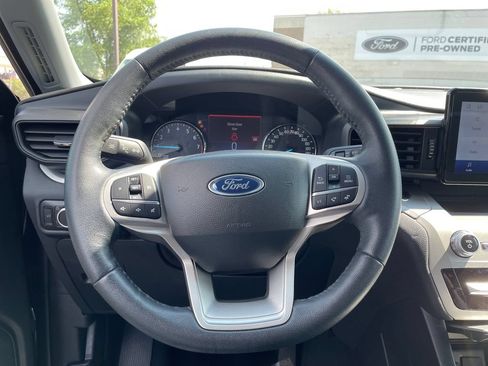Used 2023 Ford Explorer XLT AWD/4WD image 17
