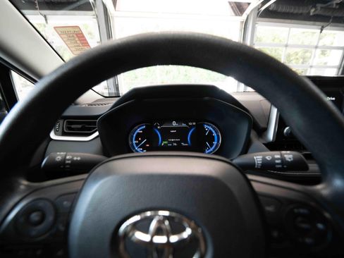 Used 2025 Toyota RAV4 LE AWD/4WD image 15