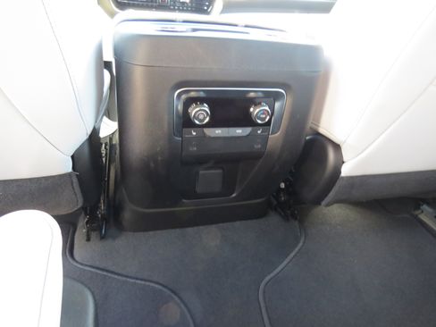 New 2026 Chevrolet Suburban Premier image 12