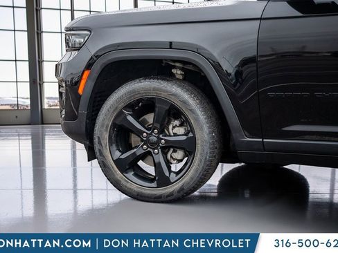 Used 2023 Jeep Grand Cherokee Limited w/ Black Appearance Package AWD/4WD image 42