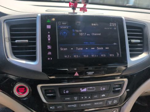 Used 2016 Honda Pilot Elite image 10
