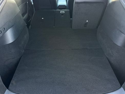 Used 2022 Tesla Model Y Long Range image 14