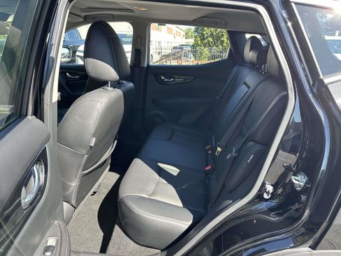 Used 2021 Nissan Rogue Sport SL w/ Premium Package image 12