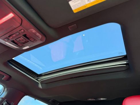 Used 2022 Toyota Highlander XSE image 31