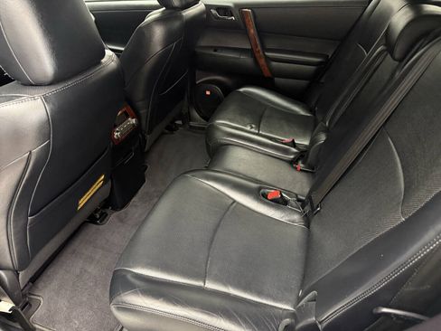 Used 2013 Toyota Highlander Limited AWD/4WD image 19